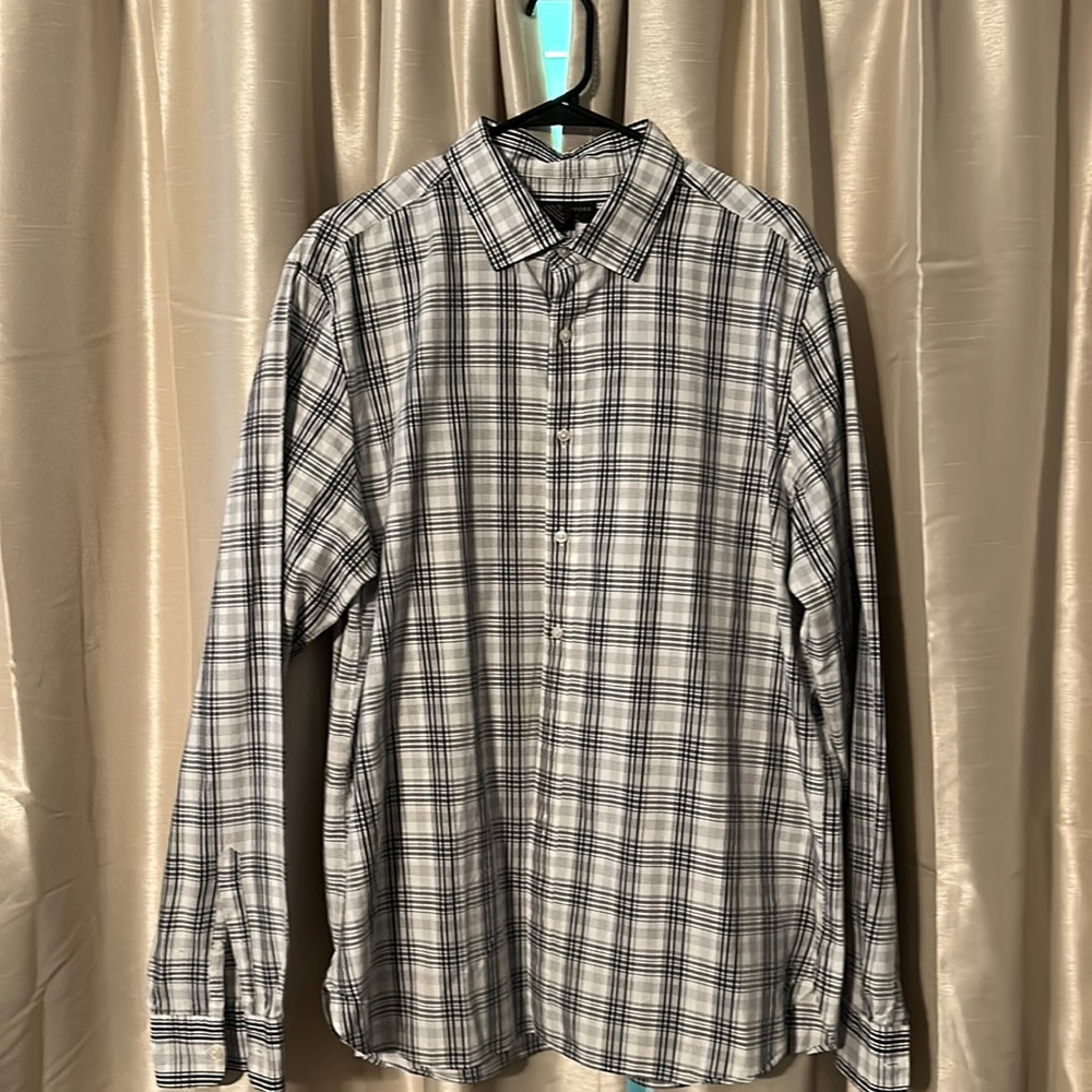 Bloomingdale’s “The Men’s Store” XL Long sleeve Button-down collared shirt